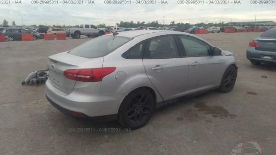 Ford Focus Sedan 2.0 робот США 3
