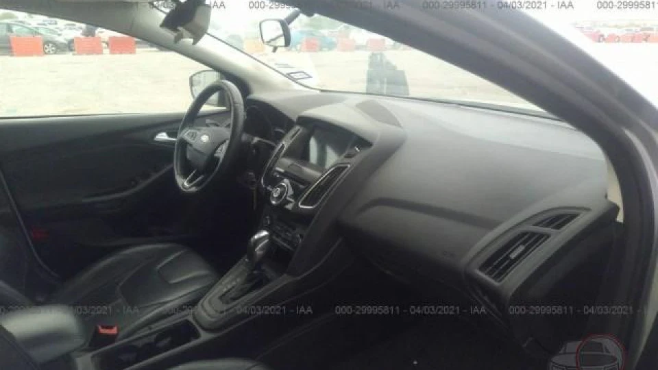 Ford Focus Sedan 2.0 робот США 4