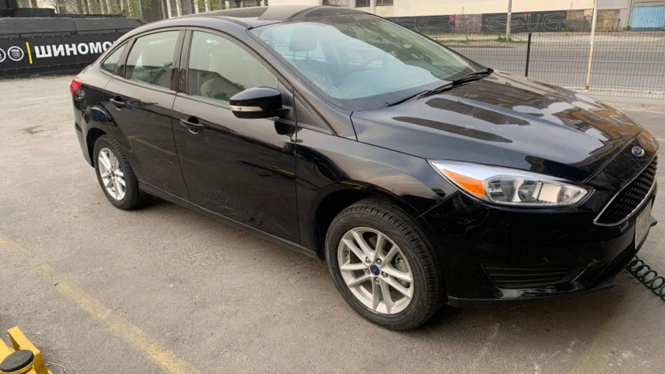 Ford Focus Sedan 2.0 USA 4