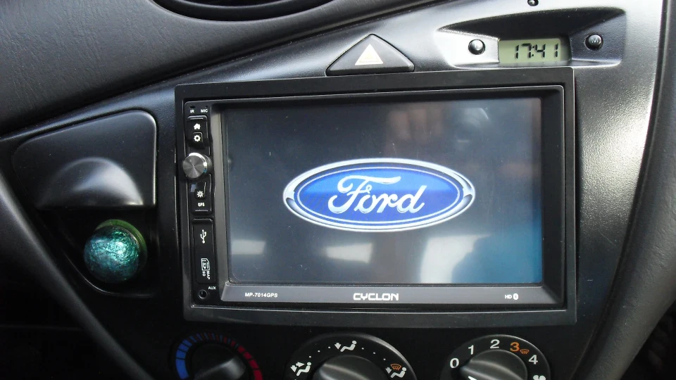 Ford Focus Sedan Bad Boy Silver 3