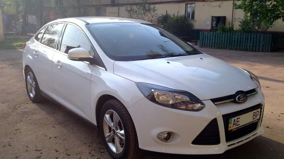 Ford Focus Sedan Біла, як наречена. 2
