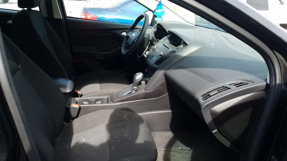 Ford Focus Sedan Биток з США 2