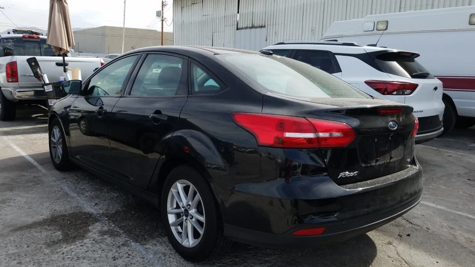 Ford Focus Sedan Биток з США 3