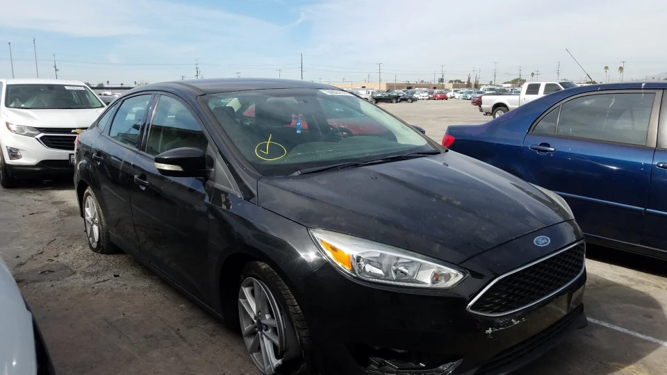 Ford Focus Sedan Биток з США 4