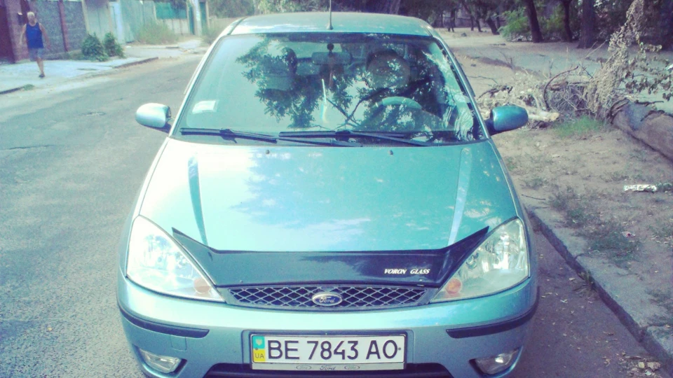 Ford Focus Sedan Blue Sky 3