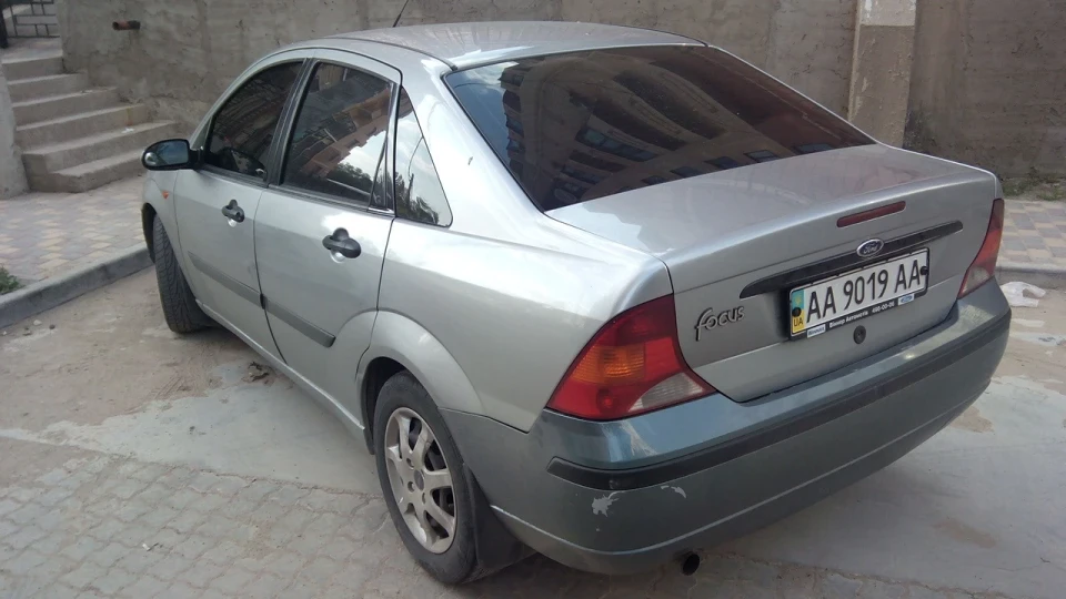 Ford Focus Sedan Кольоровий))