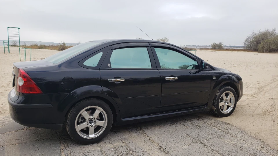Ford Focus Sedan Ghia 2.0 2