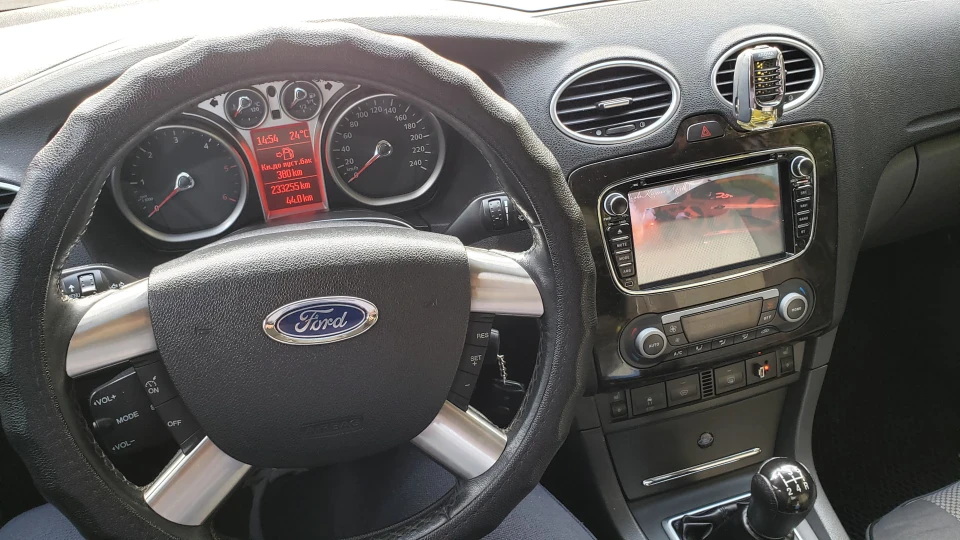 Ford Focus Sedan Ghia 2.0 3
