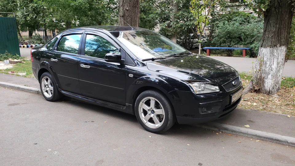Ford Focus Sedan Ghia 2.0 5
