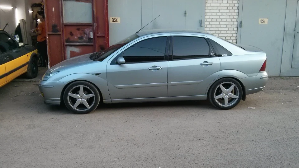 Ford Focus Sedan Ghia або Генрі Марк І 4