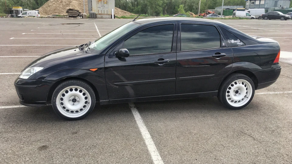 Ford Focus Sedan "GHIA" Slow Coal projekt 3