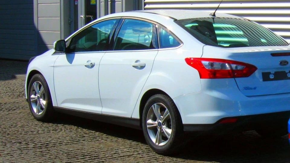 Ford Focus Sedan "λευκός"