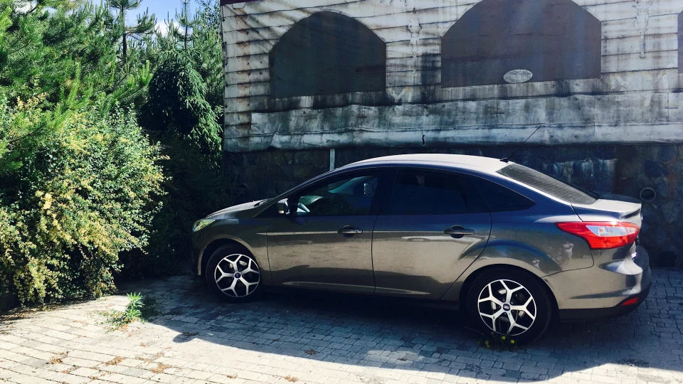 Ford Focus Sedan Вогонь Тачка 2