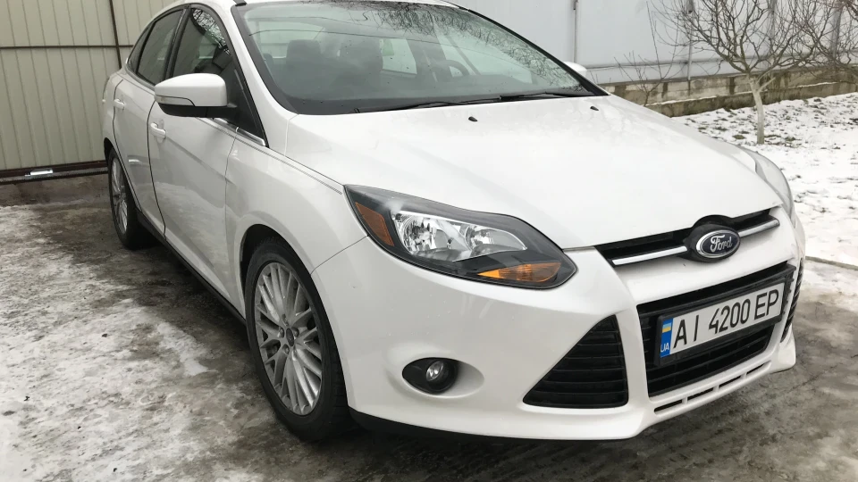 Ford Focus Sedan Перламутровий американець