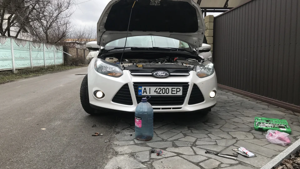 Ford Focus Sedan Перламутровий американець 3