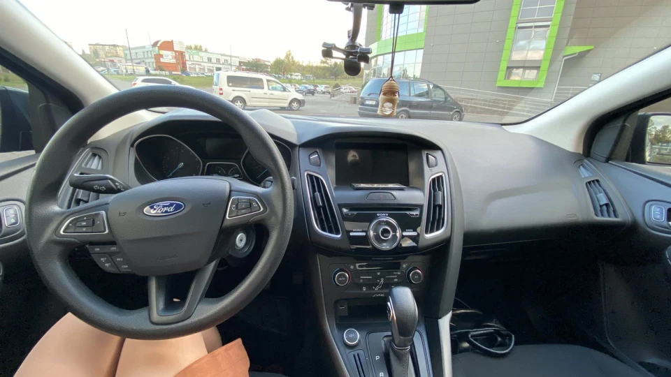 Ford Focus Sedan SEL 2.0 3