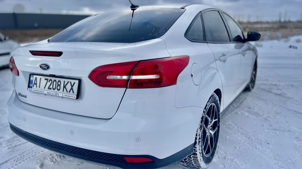 Ford Focus Sedan SEL 2