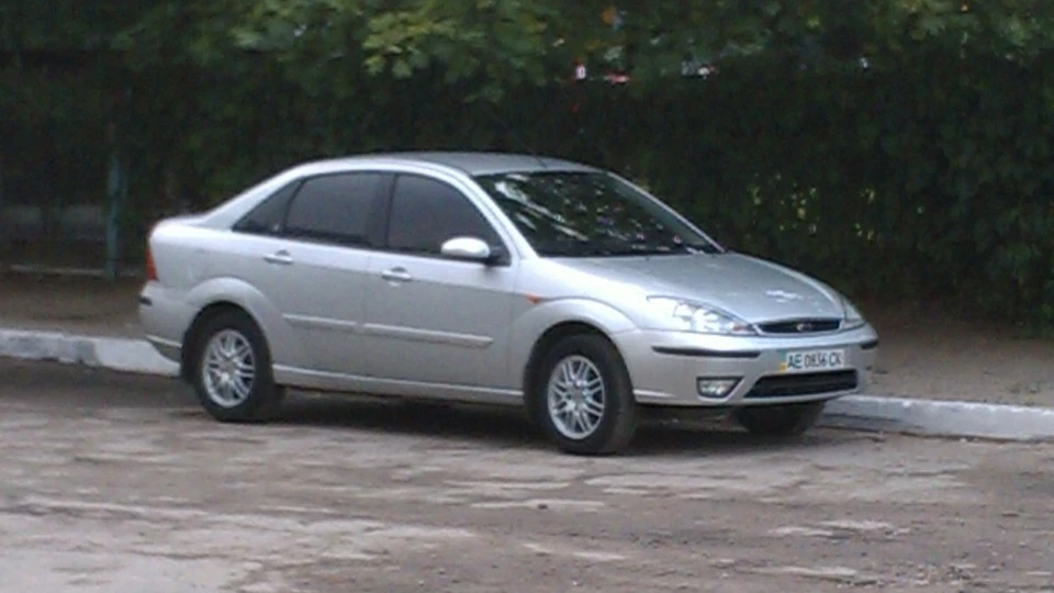 Ford Focus Sedan сріблястий Chia 2