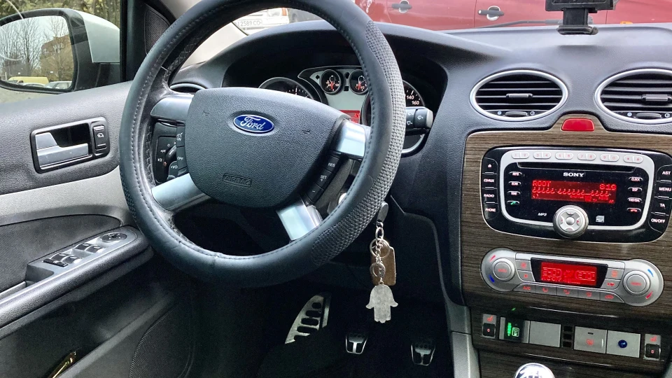 Ford Focus Sedan Silver 2