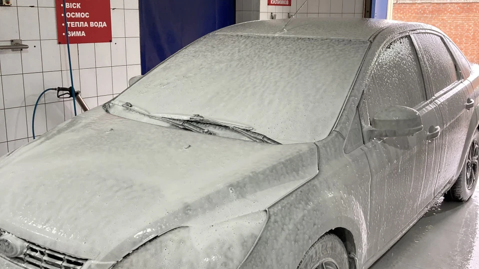 Ford Focus Sedan Silver 3