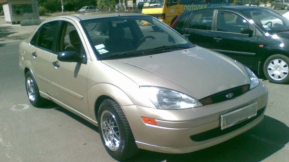 Ford Focus Sedan Split Port