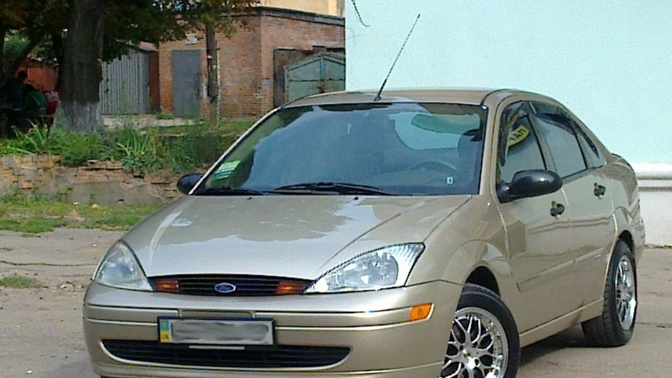Ford Focus Sedan Split Port 3