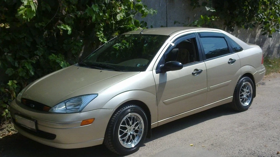 Ford Focus Sedan Split Port 4