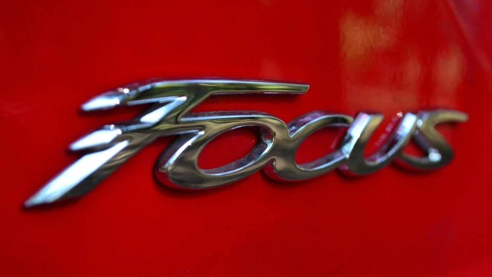 Ford Focus Sedan Sport Plus Colorado Red