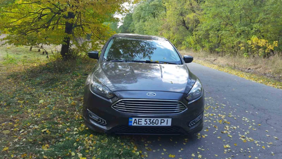 Ford Focus Sedan st-line 2