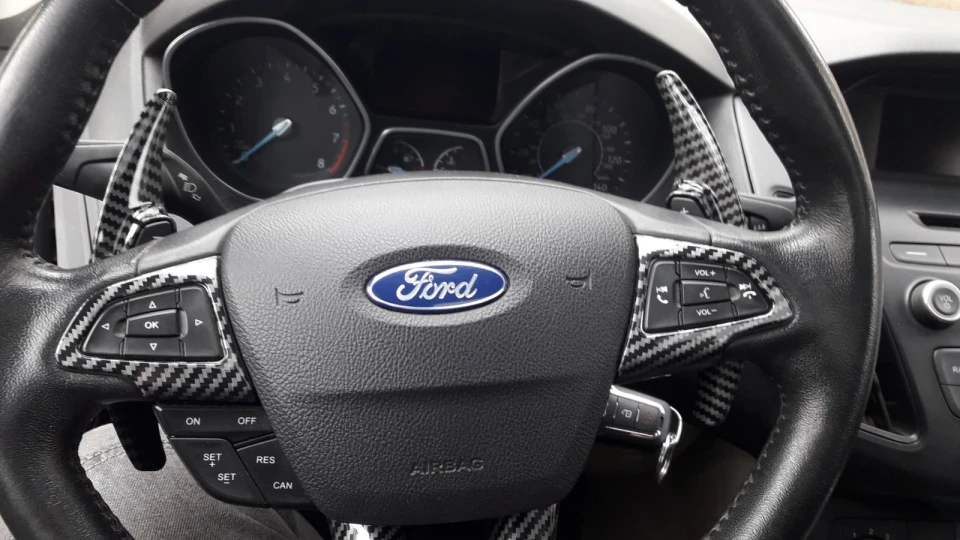 Ford Focus Sedan st-line 3