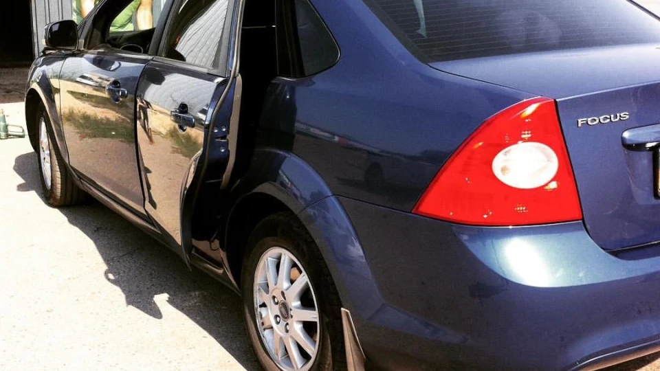 Ford Focus Sedan Темна синя, об'єм 1,6 5