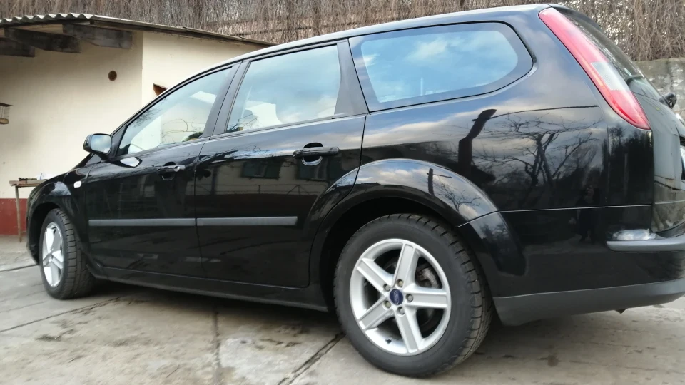 Ford Focus Wagon 4