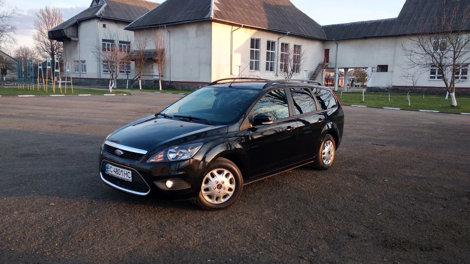 Ford Focus Wagon Black_Wagon 2
