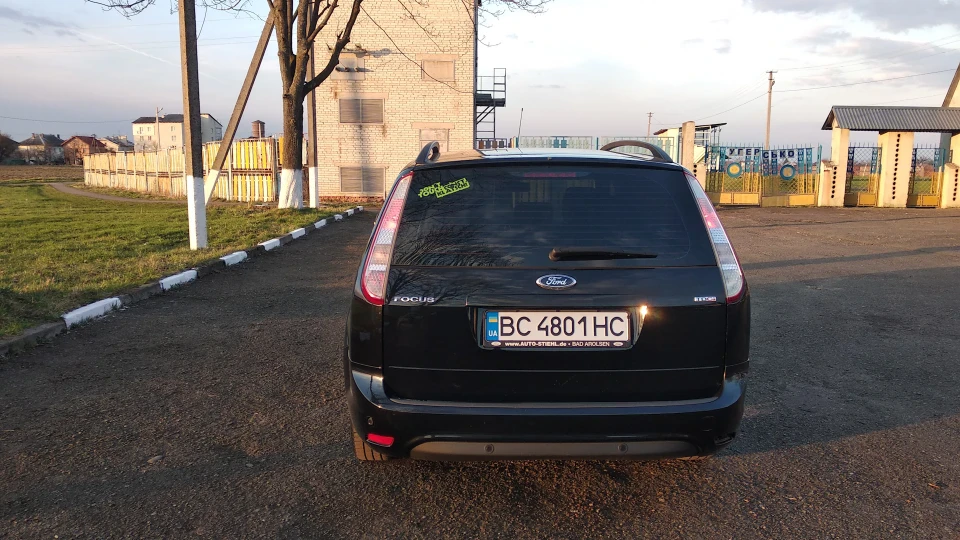 Ford Focus Wagon Black_Wagon 3