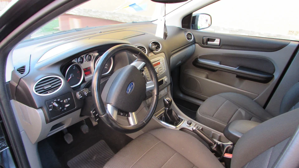 Ford Focus Wagon Black 5