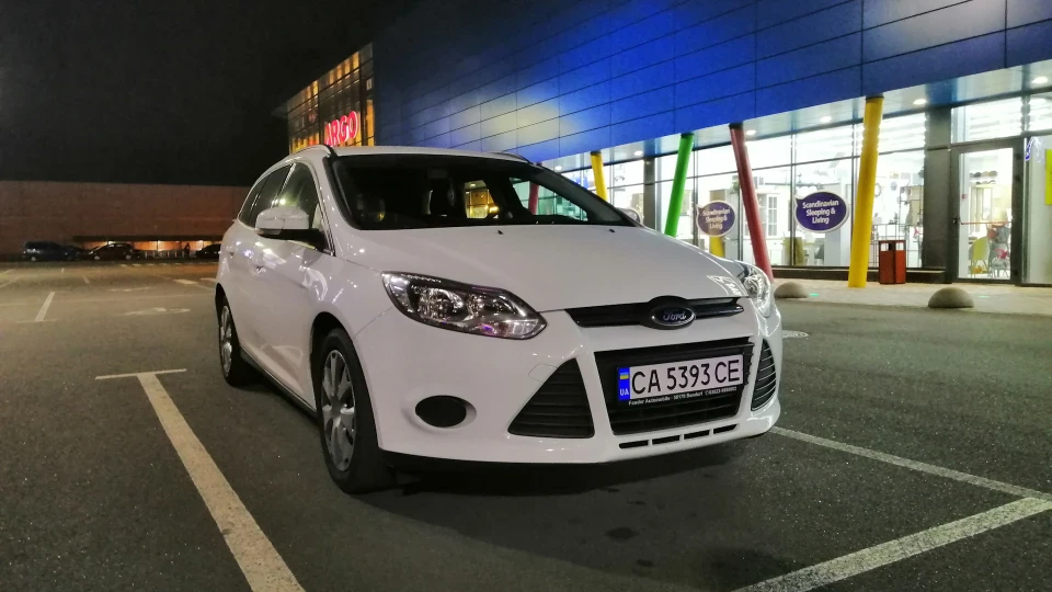 Ford Focus Wagon Frozen White 4