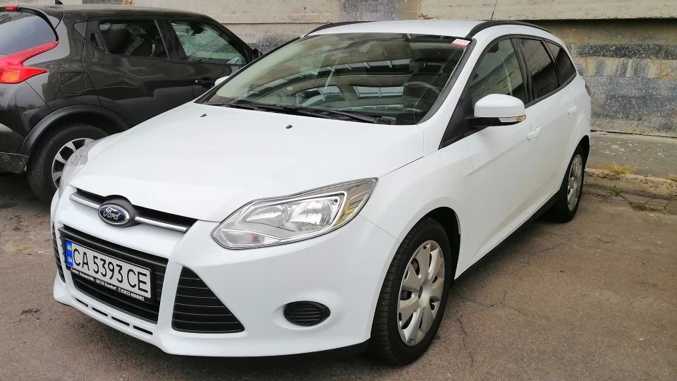 Ford Focus Wagon Frozen White 5
