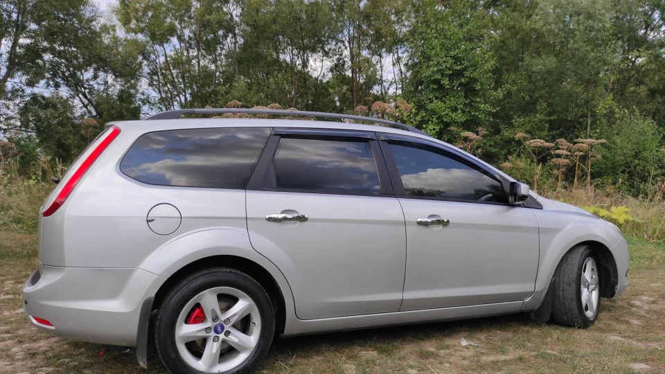 Ford Focus Wagon MoonDustSilver 2