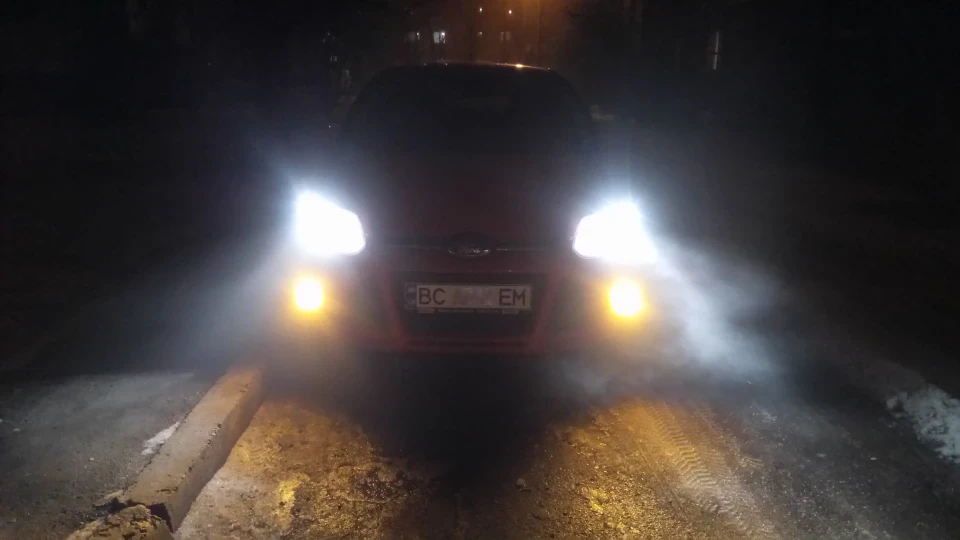 Ford Focus Wagon Red 3