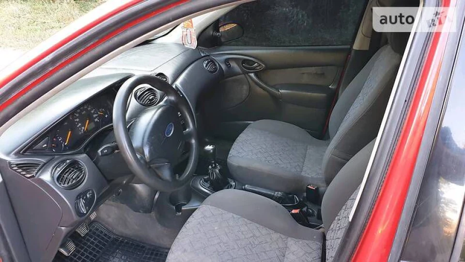 Ford Focus Wagon RED 2