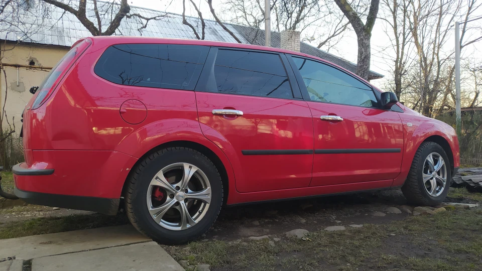 Ford Focus Wagon Редиска) 2