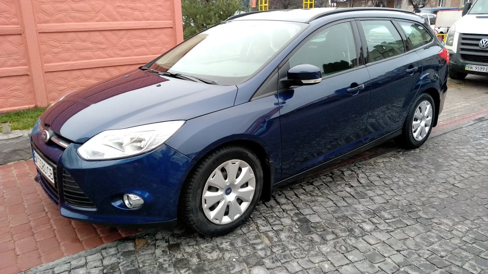 Ford Focus Wagon Синій металік 2