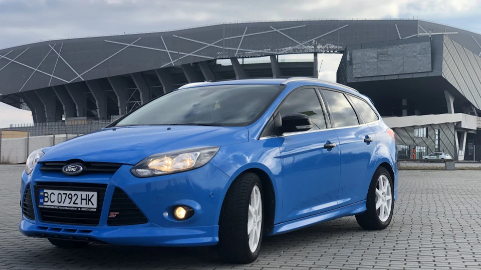 Ford Focus Wagon Smurf