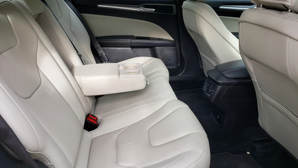 Ford Fusion (America) 2.0Turbo Titanium Luxury 3