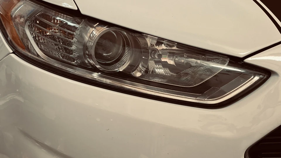 Ford Fusion (America) Білий Гебридеко 4