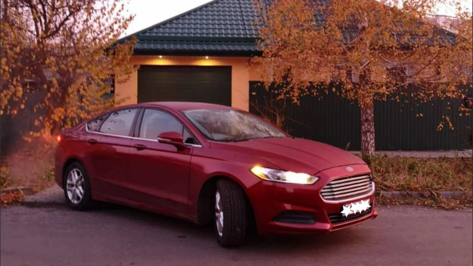 Ford Fusion (America) Червоний