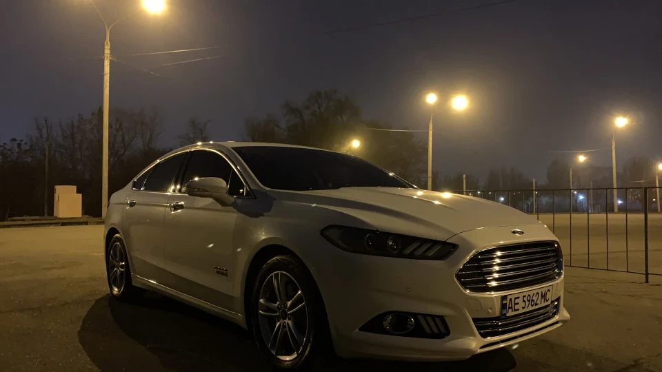 Ford Fusion (America) Plugin 2,0 White Pearl 2