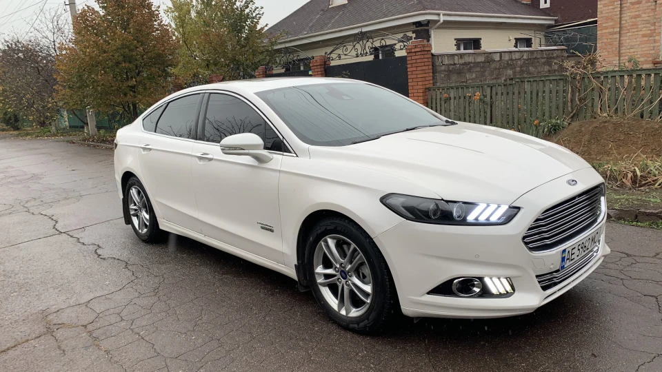 Ford Fusion (America) Plugin 2,0 White Pearl 3