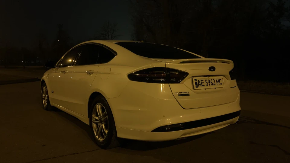 Ford Fusion (America) Plugin 2,0 White Pearl 4