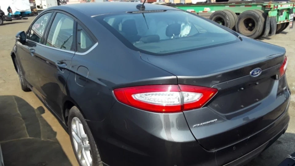 Ford Fusion (America) просто автомобіль. 2